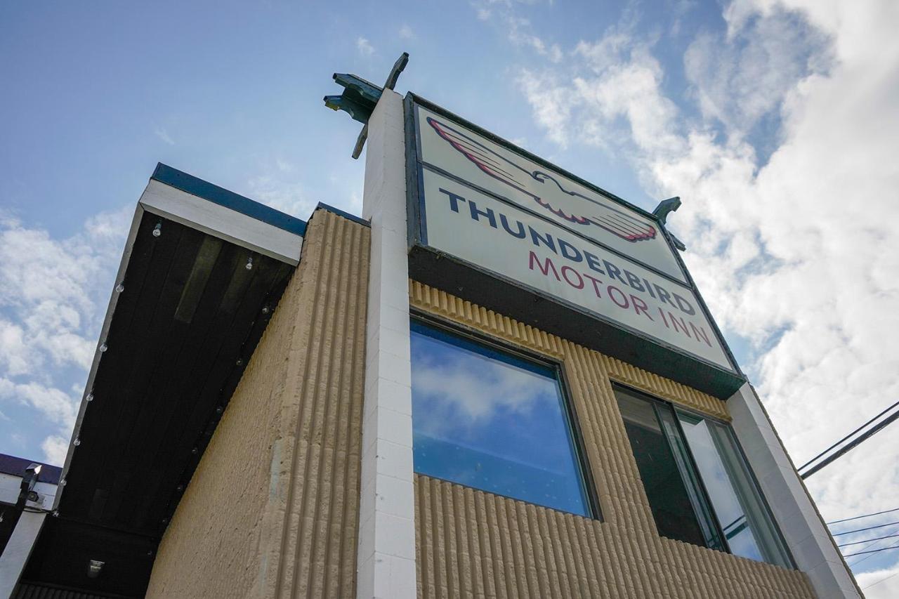 Thunderbird Motor Motel 3*